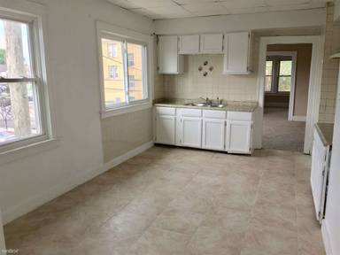 Main picture of 2049 Sharon St