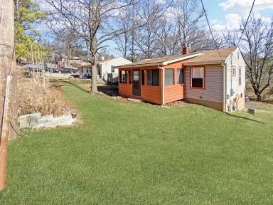 Main picture of 2702 Summit Ave