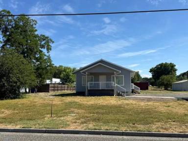 Main picture of 1329 Elm St