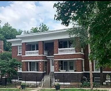 Main picture of 221 W 37th St