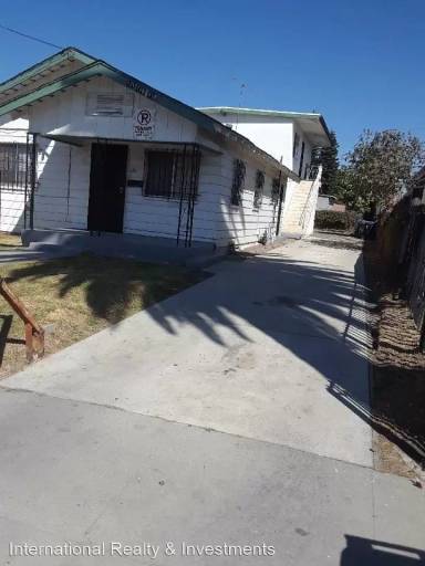 Main picture of 121 W 94th St
