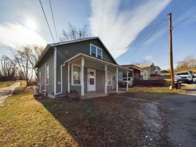 Main picture of 2408 Poplar St