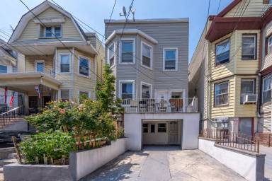 Main picture of 73 Van Reypen Street - 2