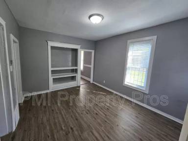 Main picture of 2478 W Chambers St