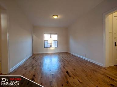 Main picture of 813 W Waveland Ave