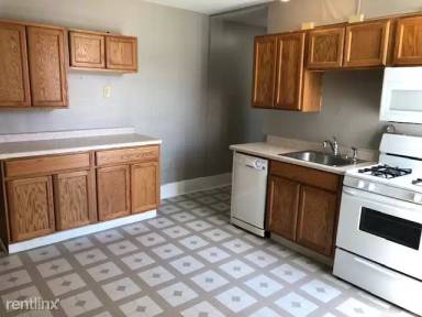 Main picture of 711 E Burlington St