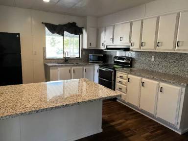 Main picture of 5174 Maple Rd