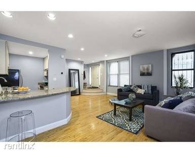 Main picture of 366 W Broadway