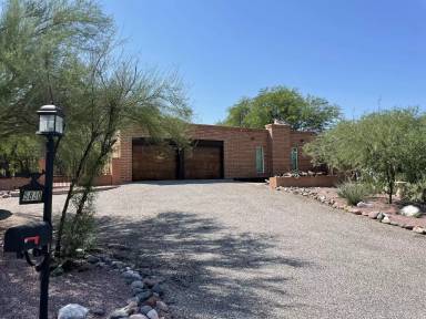 Main picture of 5830 E Calle del Ciervo