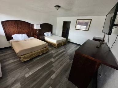 Main picture of 2530 Bloomfield Hwy