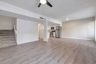 Main picture of Chic, urban living awaits.