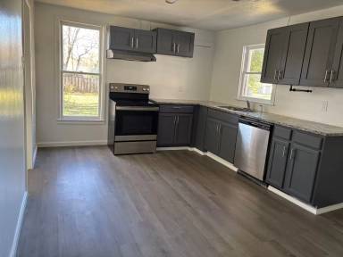 Main picture of 2057 N Pickwick Ave