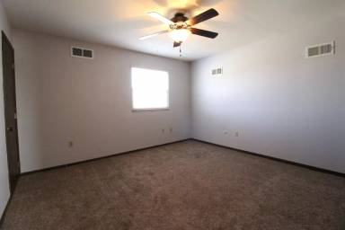 Main picture of 284 E High St