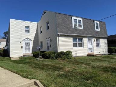Main picture of 2850 Iverson St