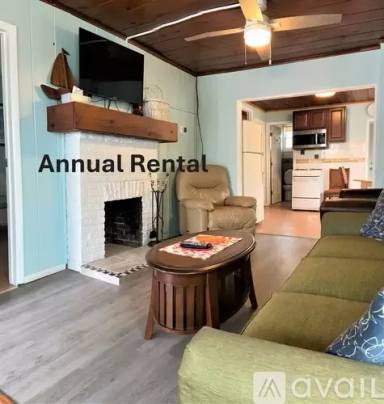 Main picture of 32 Blaine Ave