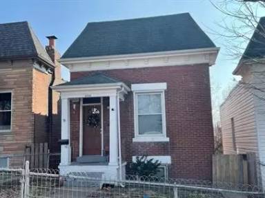 Main picture of 2000 Kraft St