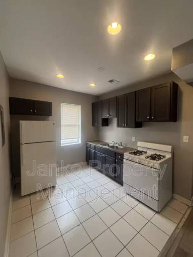 Main picture of 7053 S Dante Ave