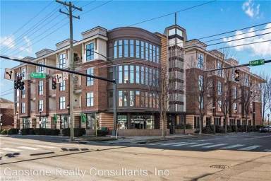 Main picture of 810 W 4th St