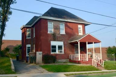 Main picture of 136 E Fourth St