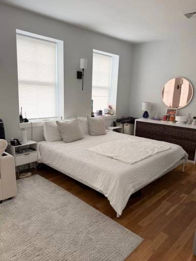 Main picture of 70 Monmouth St