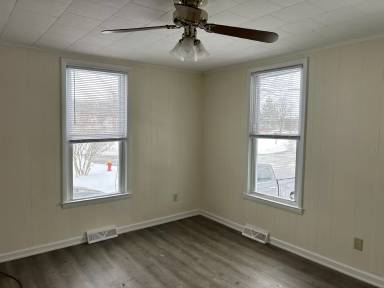 Main picture of 327 Pleasant Ave