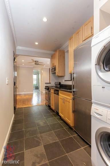 Main picture of 171 E 102nd St