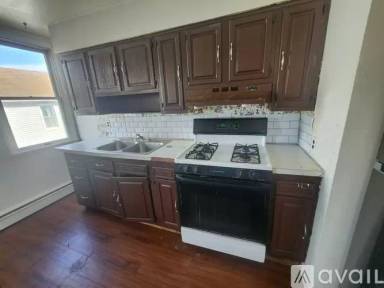 Main picture of 589 Mercer Ave