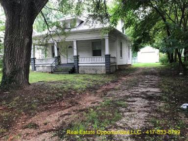 Main picture of 2222 N Johnston Ave