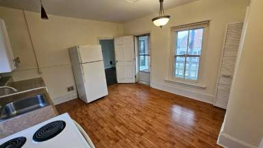 Main picture of 313 School St