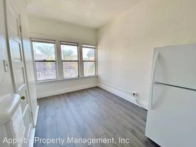 Main picture of 424 E 1st St