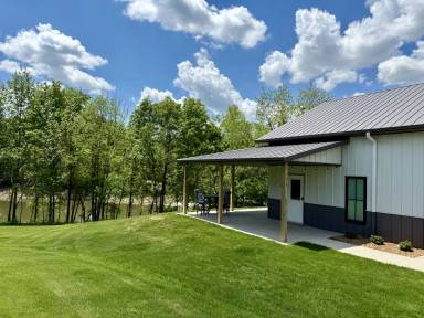 Main picture of 460 NE 200