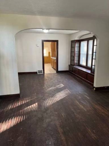 Main picture of 10102 Way Ave