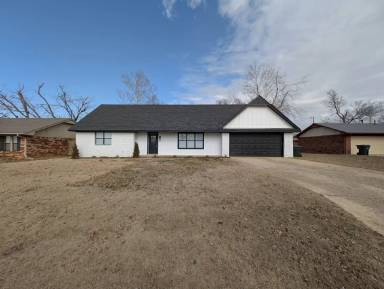 Main picture of 110 E 9th St S