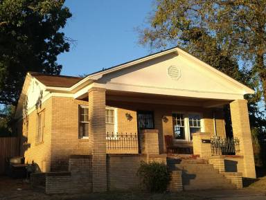 Main picture of 834 Malvern Ave