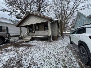 Main picture of 1311 N Walnut Grove Ave