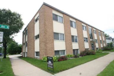 Main picture of 820 Broadway Ave N