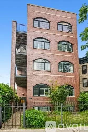 Main picture of 926 W Fullerton Ave