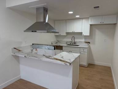 Main picture of 5113-5115 Shell St
