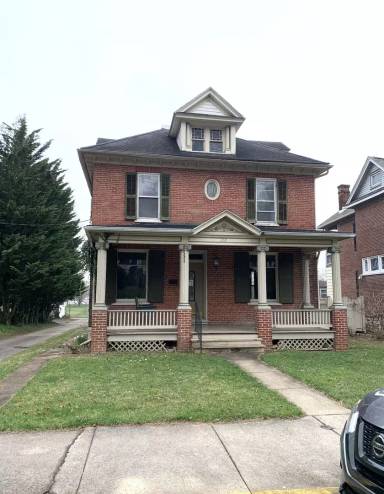 Main picture of 218 N Prince St