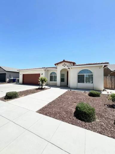 Main picture of 1335 Roma St