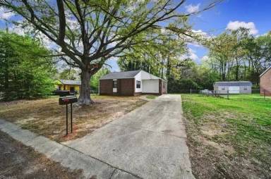 Main picture of 1105 Holder Dr