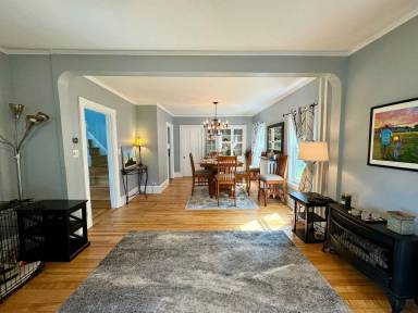 Main picture of 286 Pine St
