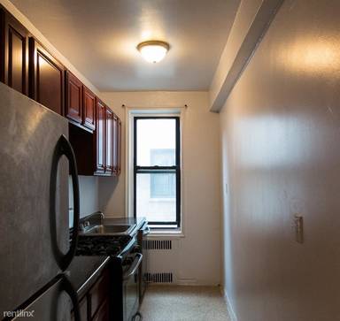 Main picture of 919 Park Pl