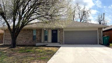 Main picture of 8204 NW 85th St