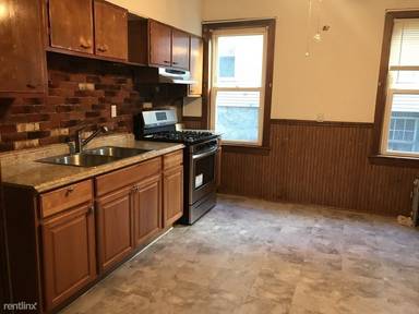Main picture of 10 Agawam St