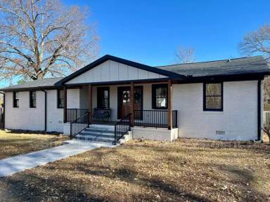 Main picture of 204 Woodfield Ave