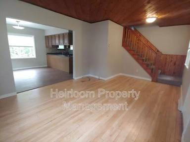 Main picture of 616-618 Spear Ave