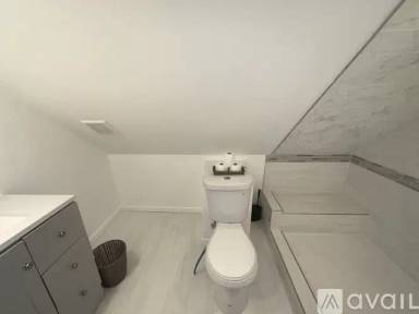 Main picture of 166 Bond St