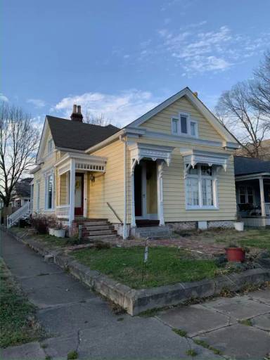 Main picture of 401 E Chestnut St