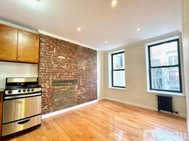 Main picture of 239 Henry St